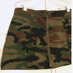 Green camo mini skirt O-ring zipper